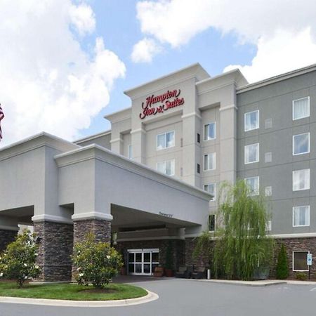 Hampton Inn & Suites Greensboro/Coliseum Area Exterior photo