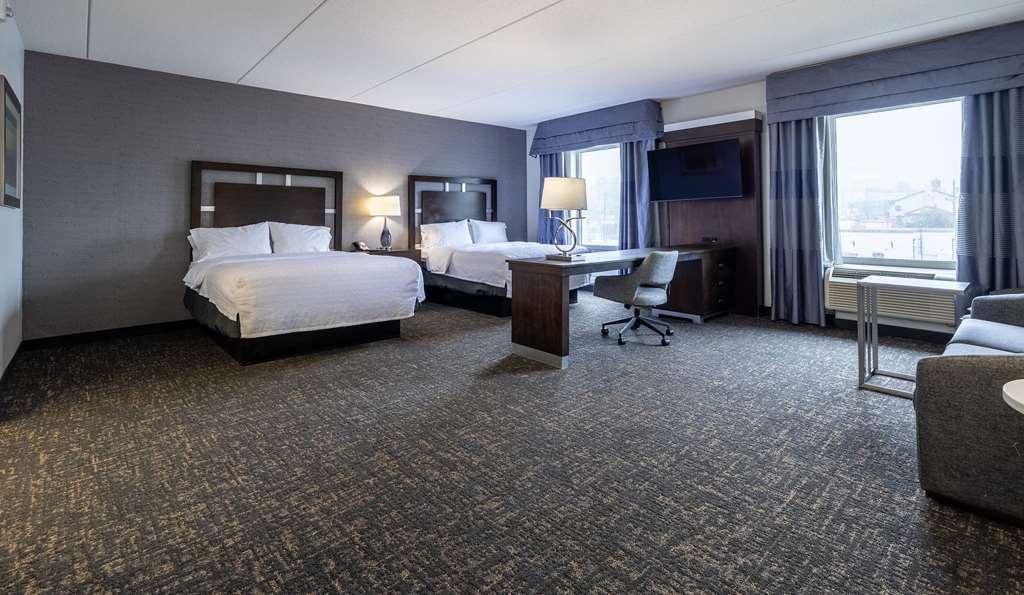 Hampton Inn & Suites Greensboro/Coliseum Area Room photo