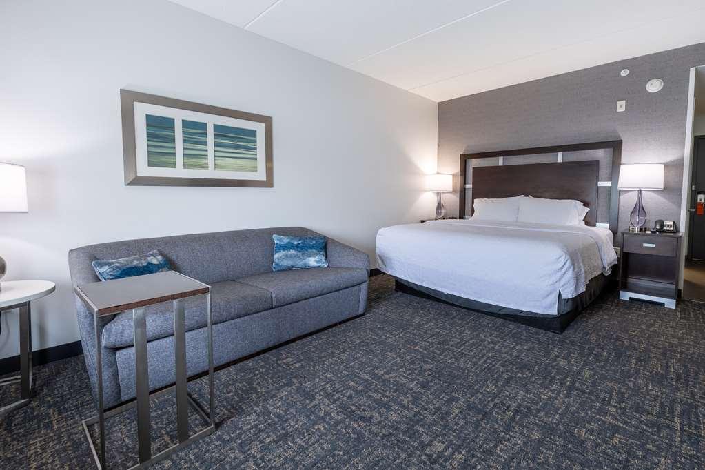 Hampton Inn & Suites Greensboro/Coliseum Area Room photo