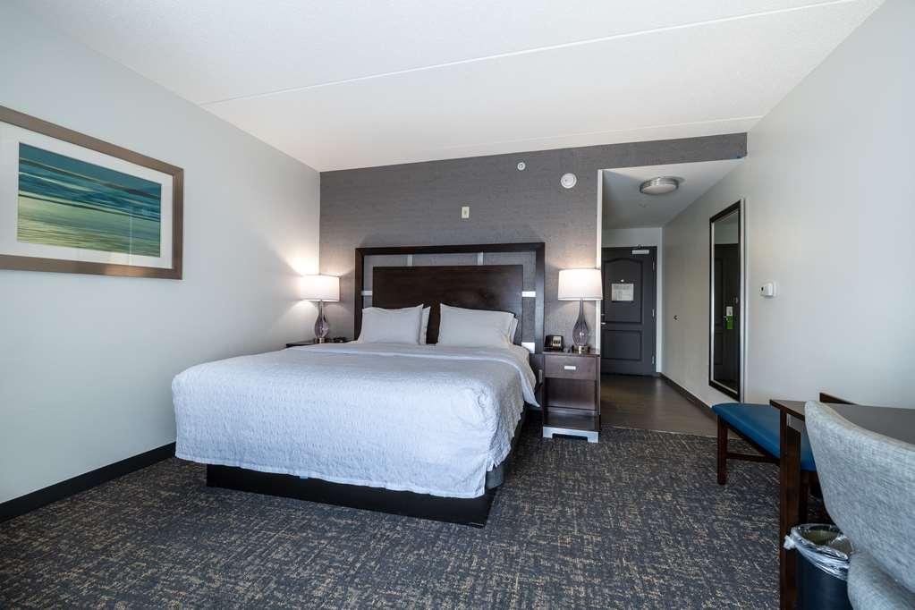 Hampton Inn & Suites Greensboro/Coliseum Area Room photo